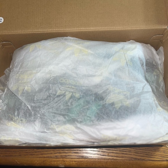 BRAND NEW- Adidas Men's/Woman’s NORA Black and Green Sneakers - Picture 9 of 10